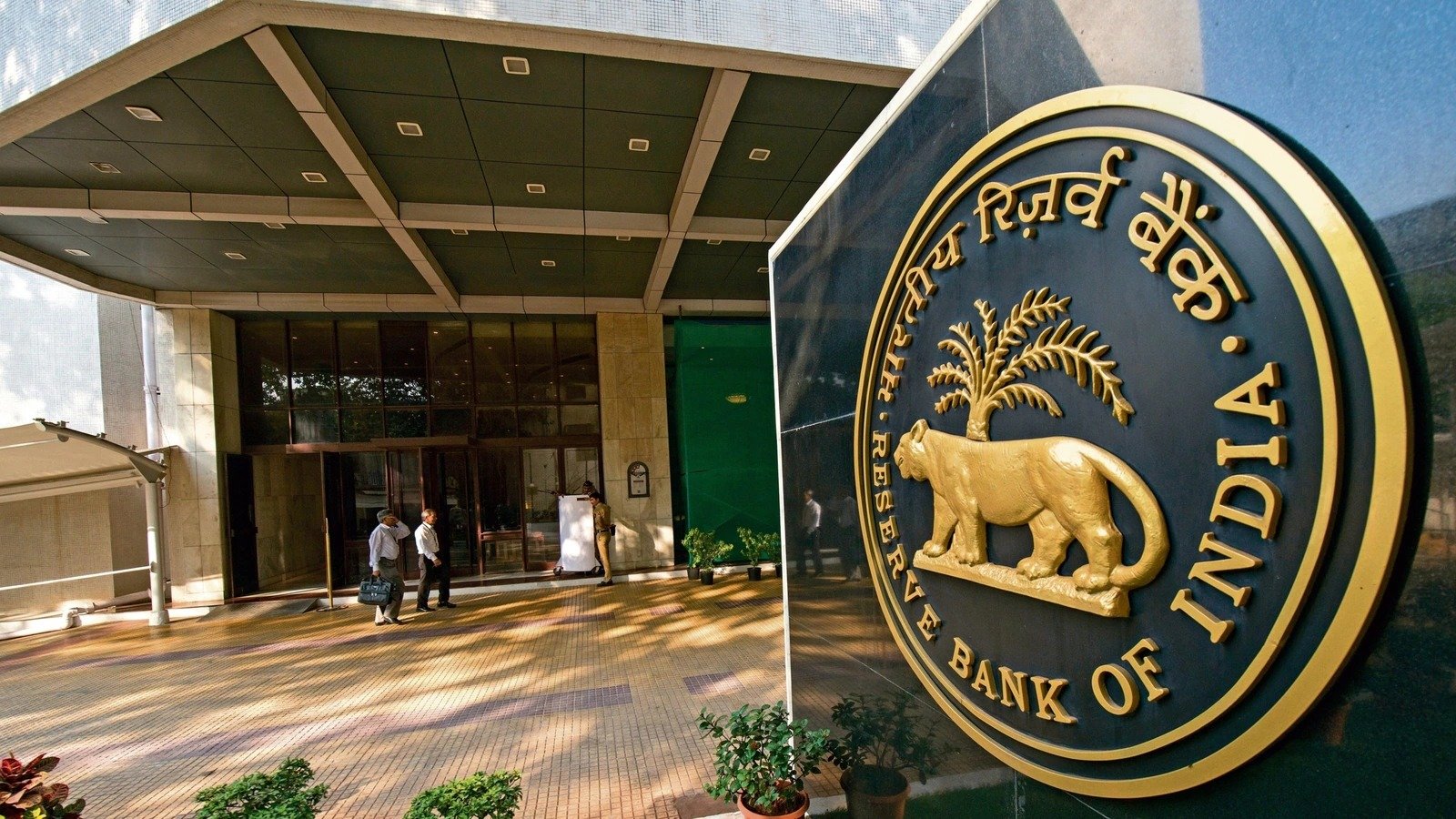 RBI का Paytm Payments Bank पर बड़ा एक्शन, शेड्यूल्ड बैंकों की लिस्ट से बाहर