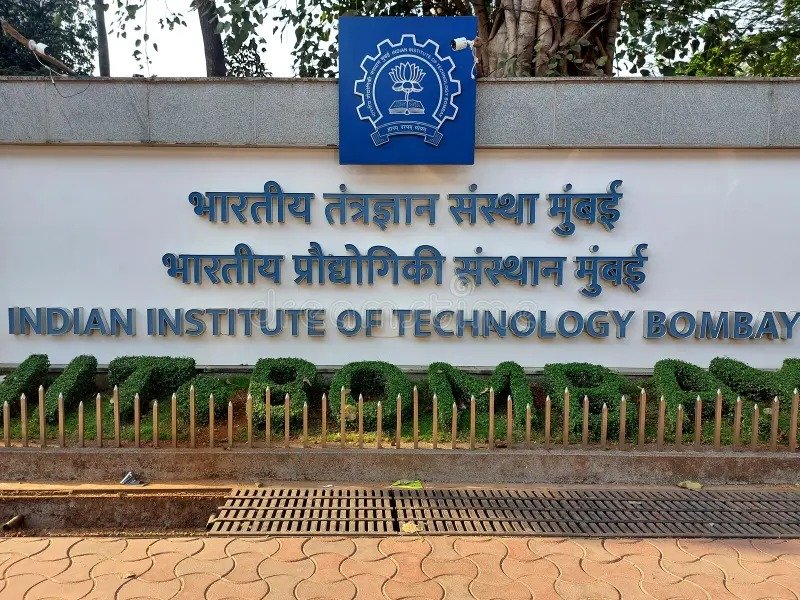 IIT बॉम्बे ने परीक्षा में गड़बड़ी पर नियम किए नरम, छात्र को मिलेगा पक्ष रखने का मौका