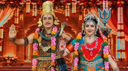 देवी पार्वती बनकर हेमा मालिनी ने किया मनमोहक नृत्य