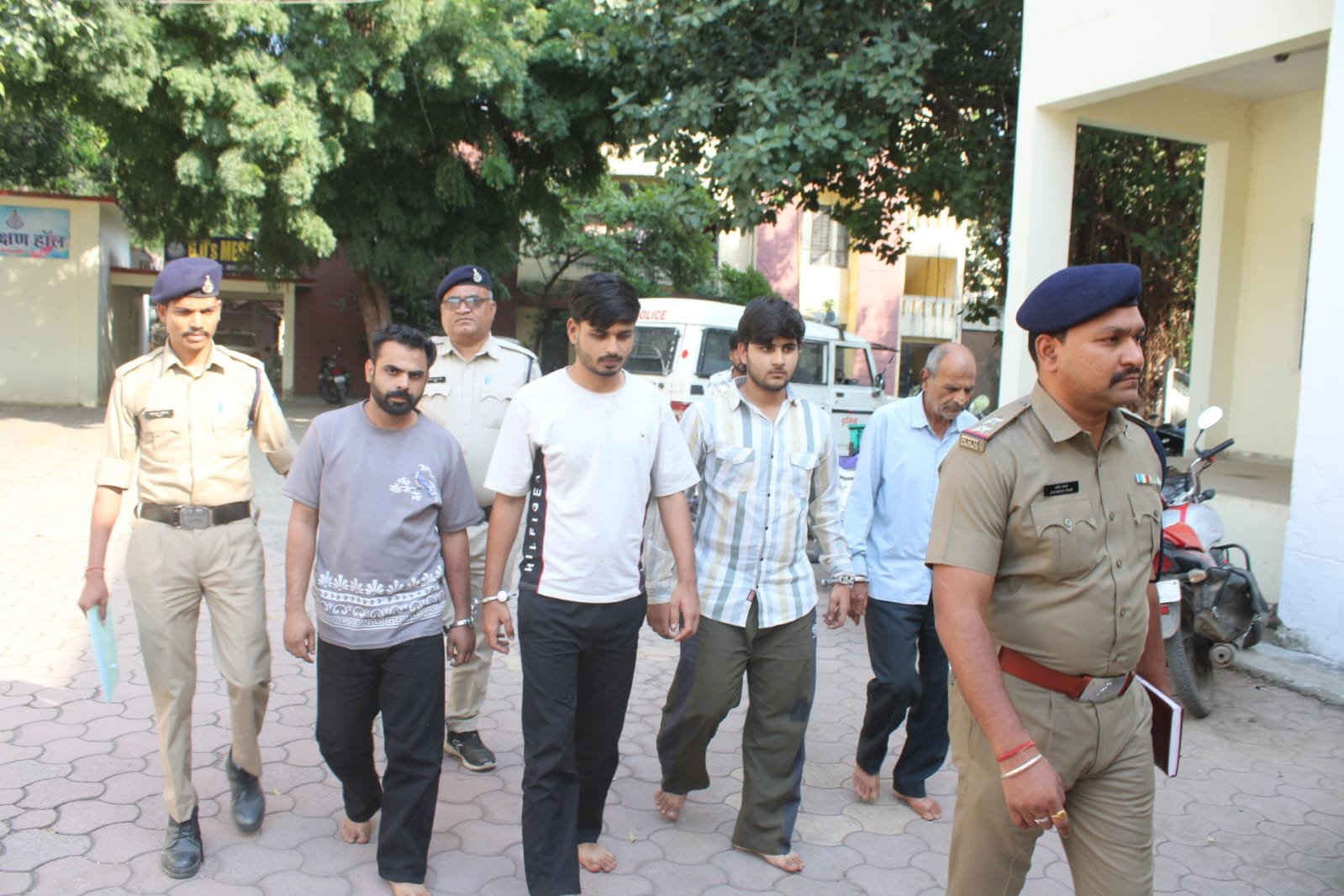 मंदसौर पुलिस ने पकड़ा अवैध हथियारों और कारतूसों का जखीरा, चार गिरफ्तार